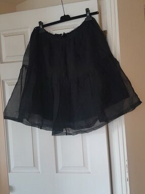 WYETH 100% Silk Barneys New York Classic Black Women's Petticoat Skirt romantic